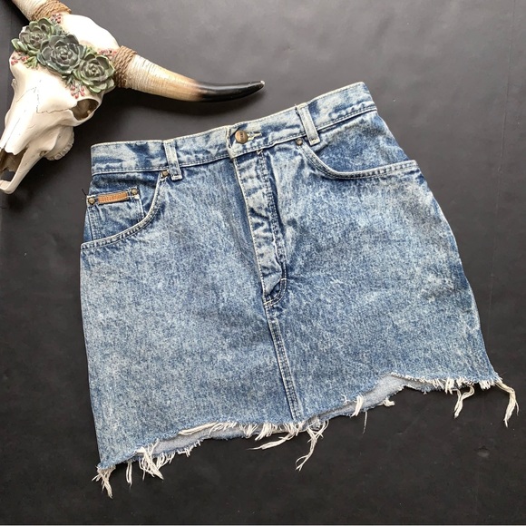 v i n t a g e :: Gitano Distressed Acid Wash Denim Mini Skirt - Picture 5 of 12